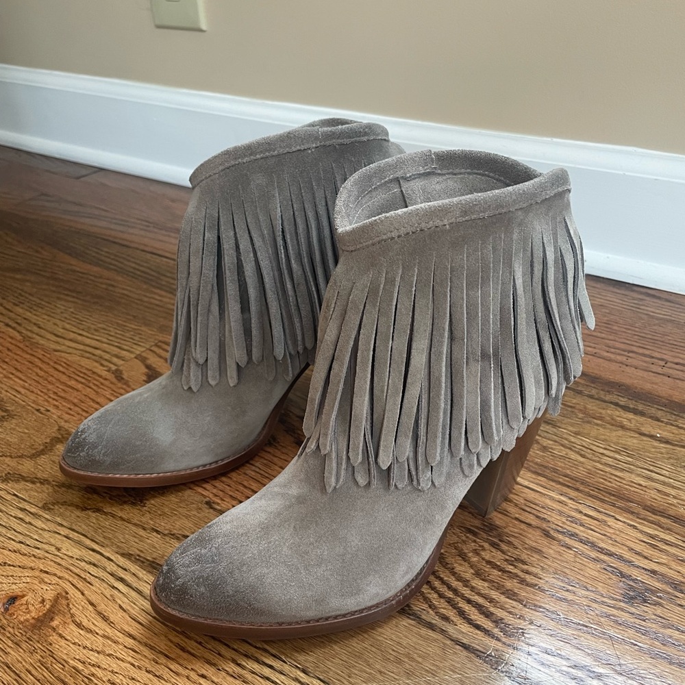 Frye fringe ankle boots Llana gray suede boho leather heels Size 7 1/2 Women’s